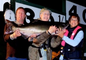 Todd-Beadle-30.5-lbs-Sep-5th-830-p.m.-on-a-spoon-rowed-by-Ken-Enns-compressed-300x208.jpg